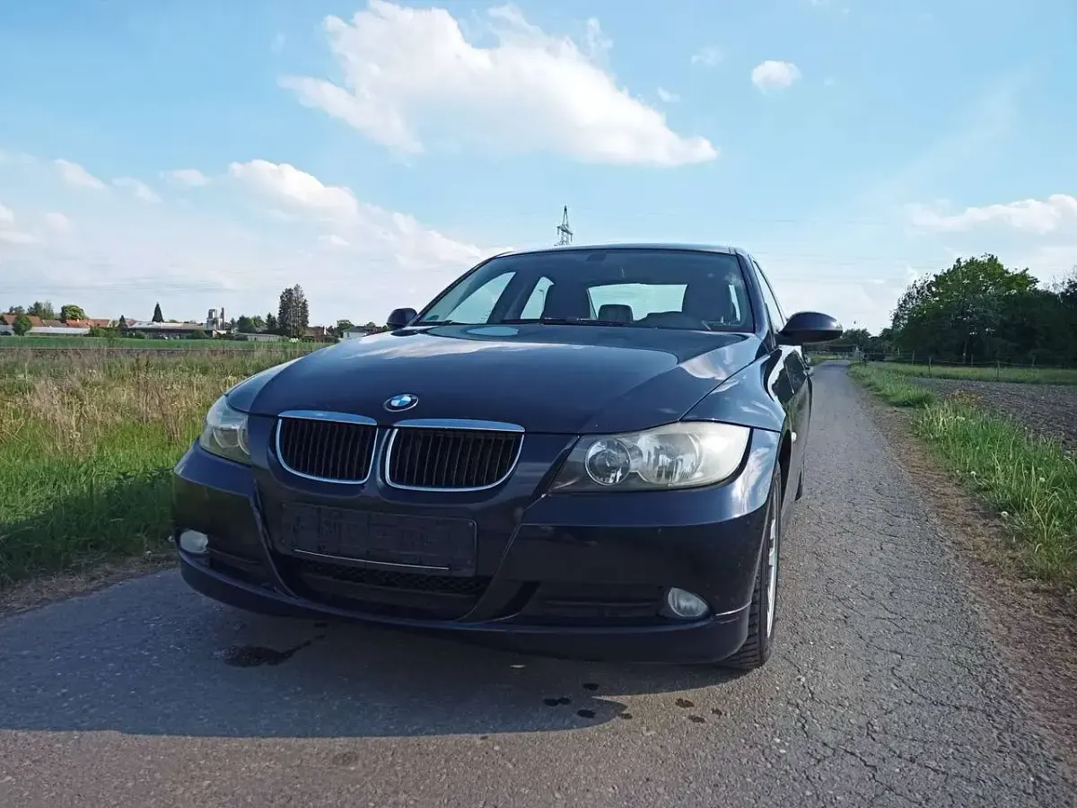 Gebraucht BMW 318 129 PS (94 kW) 2006 Blau Limousine