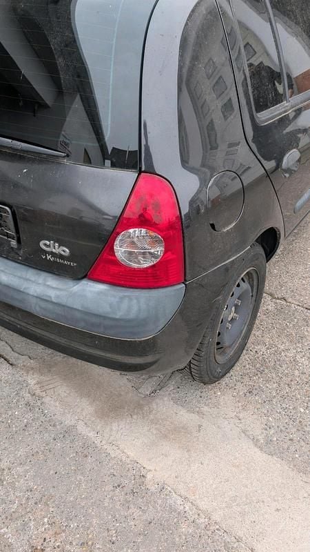 Brugt Renault Clio II 58 HK (42 kW) 2003 Sort Hatchback