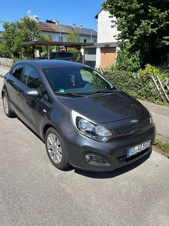 Gebraucht 2013 Kia Rio FIFA World Cup Edition Limousine | 3.999 € (Guter Preis) - Bild 1/4