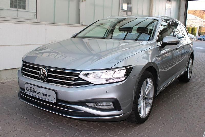 Gebraucht VW Passat Elegance 150 PS (110 kW) 2023 Silber Kombi