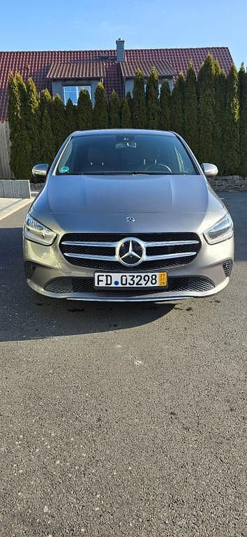 Gebraucht Mercedes B160 109 PS (80 kW) 2019 Grau Van / Kleinbus