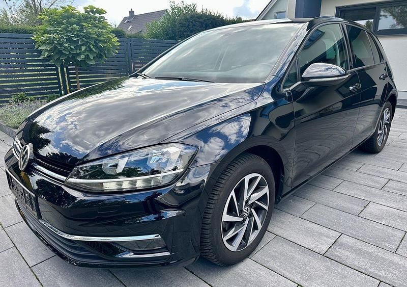 Schwarz Gebraucht 2017 VW Golf VII Sound Limousine | 11.900 € (Guter Preis) - Bild 1/4