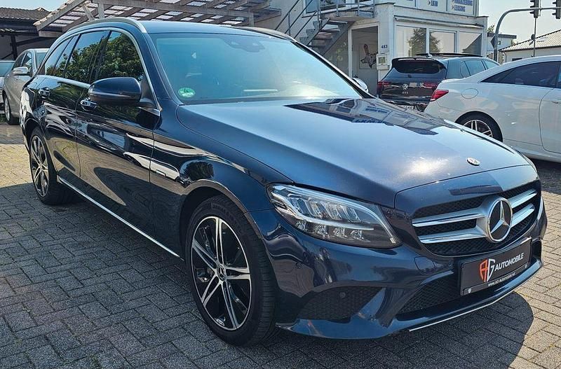 Blau Gebraucht 2021 Mercedes C300e Kombi | 19.999 € - Bild 1/4