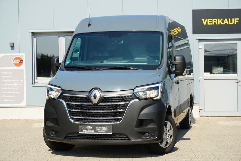 Grau Gebraucht 2022 Renault Master Komfort Van | 24.880 € (Superpreis) - Bild 1/4
