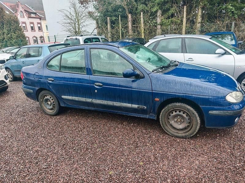 Gebraucht Renault Mégane 95 PS (69 kW) 2000 Blau Limousine