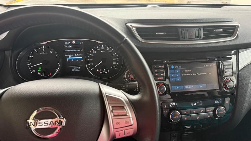 Grün Gebraucht 2017 Nissan X-Trail Tekna SUV | 15.500 € (Guter Preis) - Bild 1/4