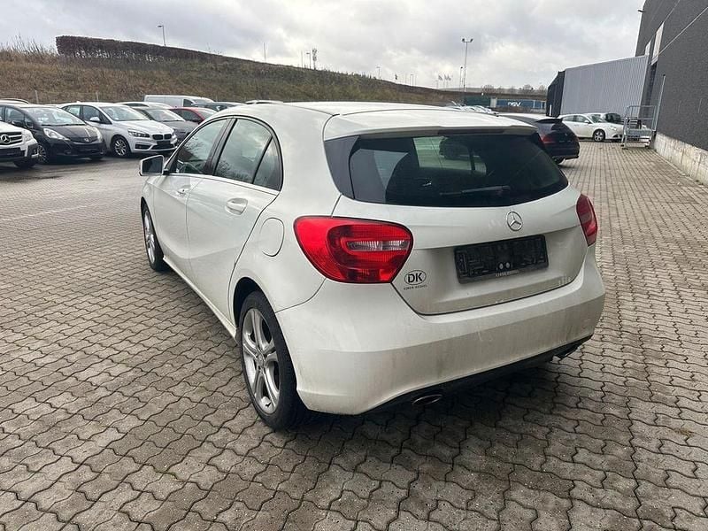 Gebraucht Mercedes A180 109 PS (80 kW) 2013 Weiß Limousine
