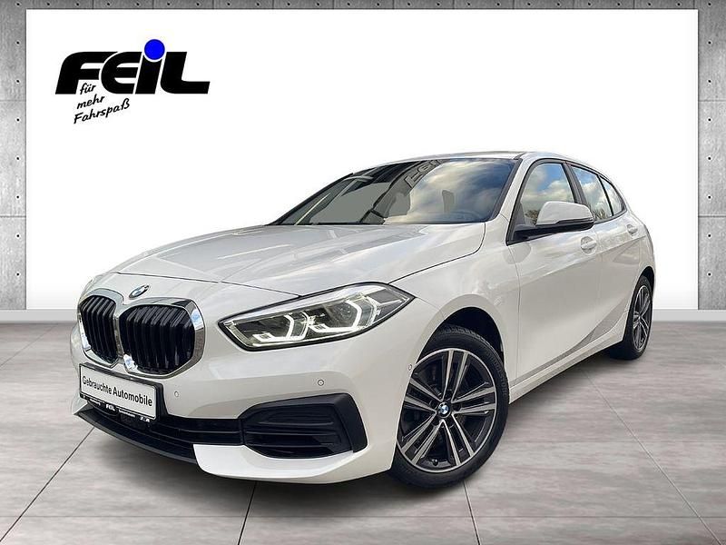 Alpinweiss iii Gebraucht 2023 BMW 120 Advantage Kleinwagen | 24.811 € (Fairer Preis) - Bild 1/4