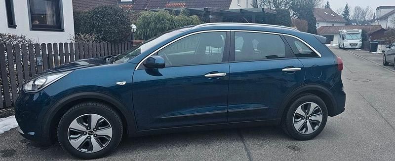 Gebraucht Kia Niro Vision 105 PS (77 kW) 2018 Blau SUV