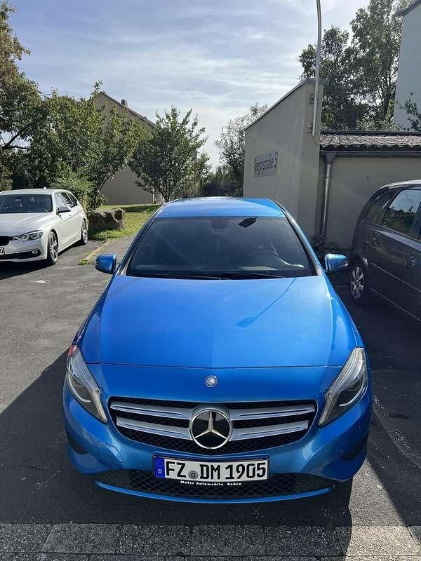 Gebraucht Mercedes A180 Urban 122 PS (89 kW) 2012 Limousine