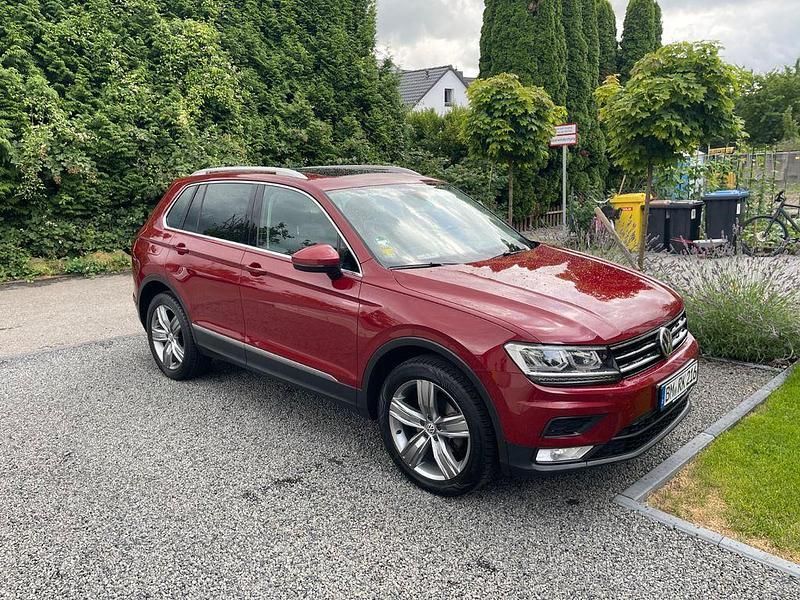 Rot Gebraucht 2016 VW Tiguan Comfortline SUV | 18.000 € (Fairer Preis) - Bild 1/4