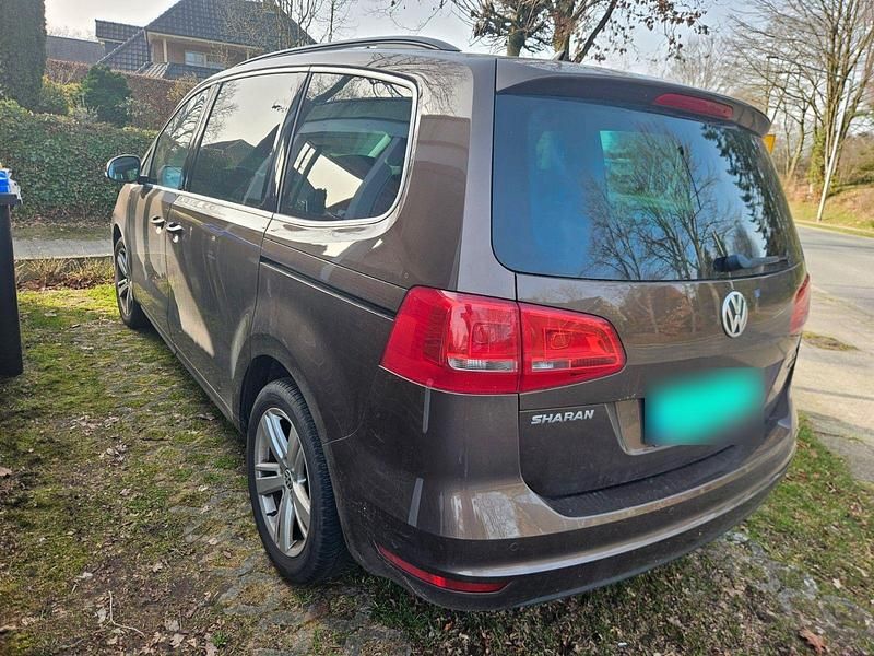 Gebraucht VW Sharan Comfortline 150 PS (110 kW) 2012 Braun Van / Kleinbus
