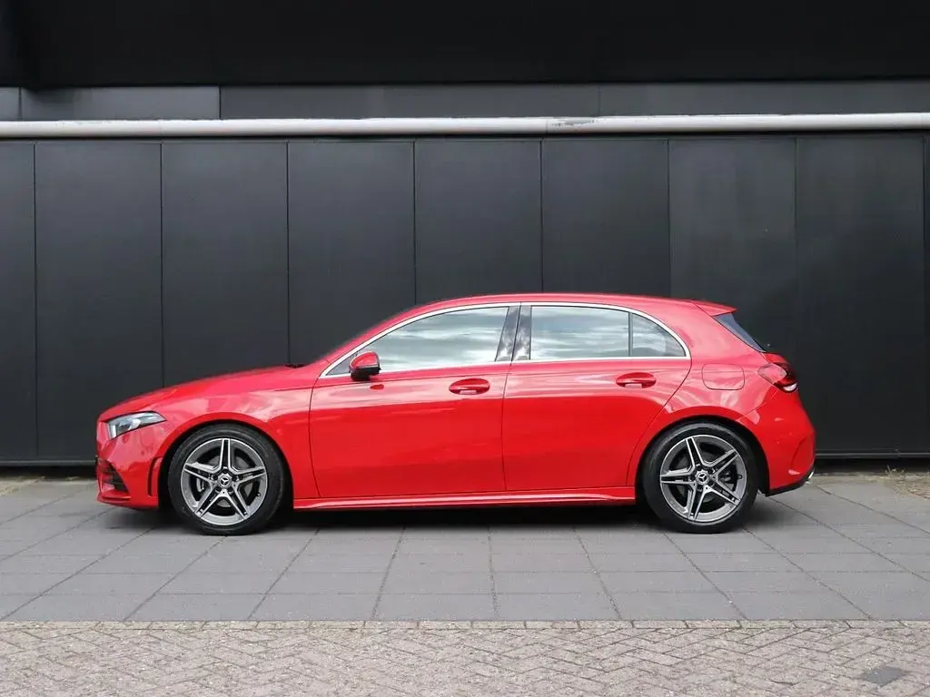 Gebraucht Mercedes A200 Business 163 PS (119 kW) 2019 Rot Limousine