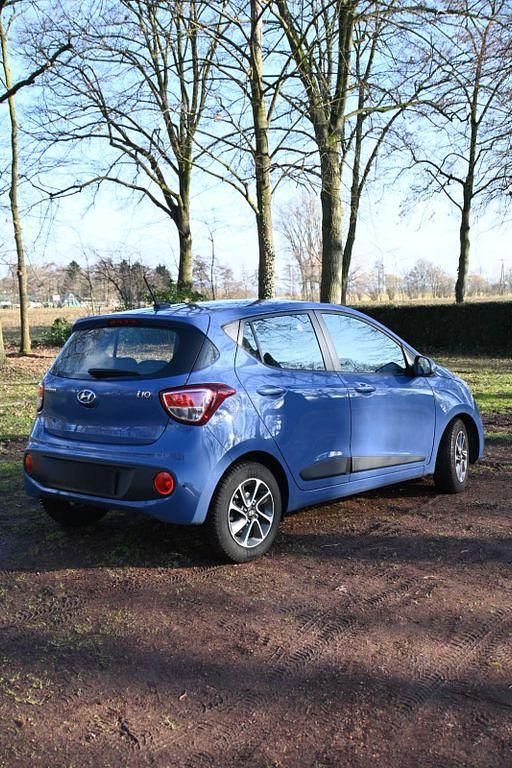 Gebraucht Hyundai i10 67 PS (49 kW) 2018 Blau Kleinwagen