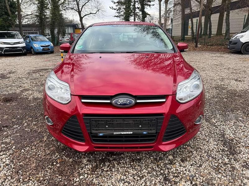 Gebraucht Ford Focus Champions Edition 125 PS (91 kW) 2012 Candyrot metallic Kleinwagen