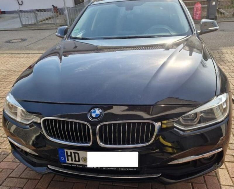 Schwarz Gebraucht 2018 BMW 320 Luxury Line Kombi | 19.999 € (Teuer) - Bild 1/4