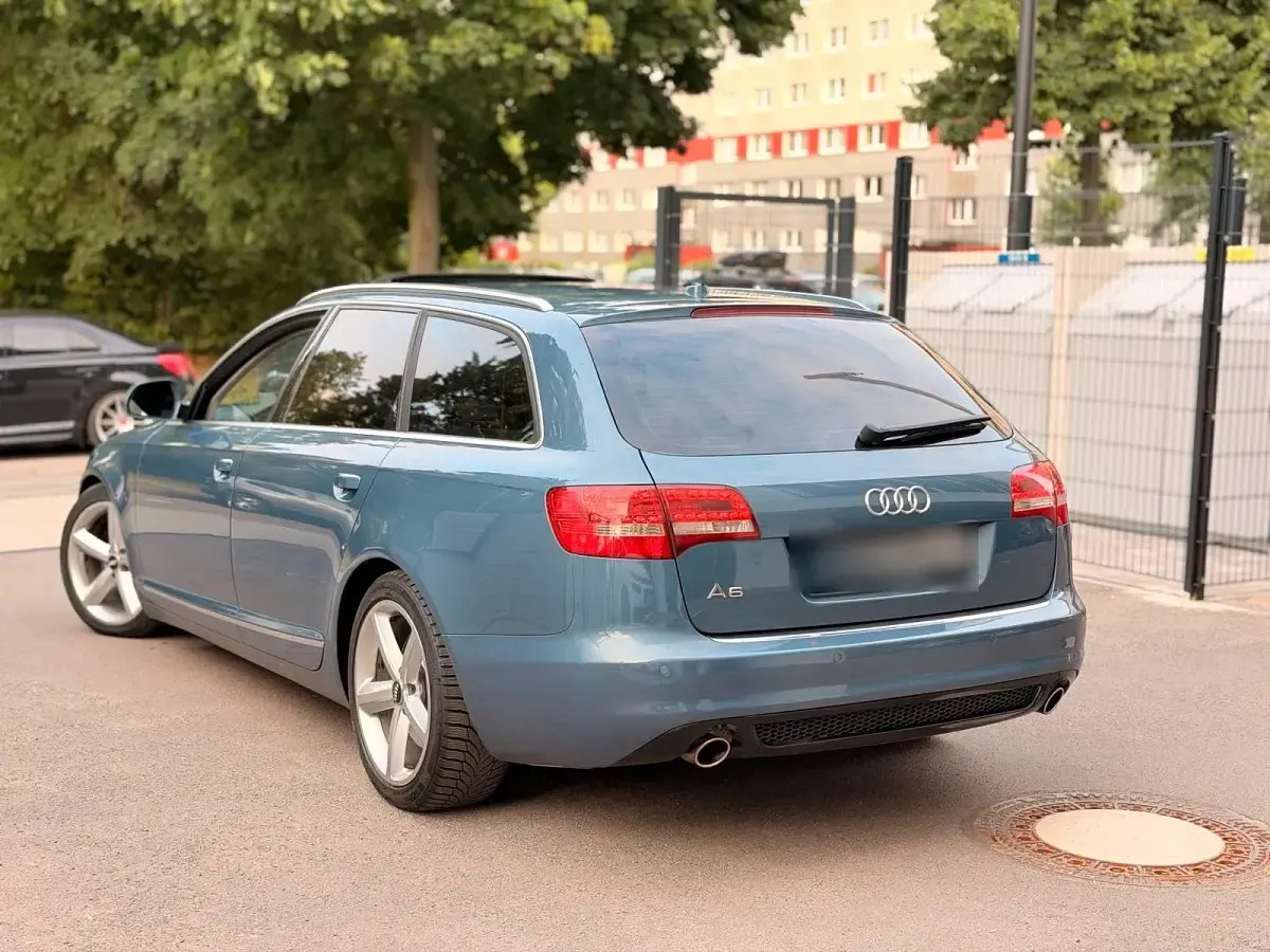 Gebraucht Audi A6 Exclusive 240 PS (176 kW) 2011 Blau Kombi