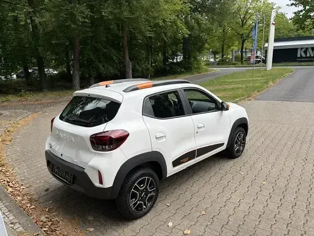 Gebraucht Dacia Spring Essentiel 33 kW (45 PS) 2023 Polarweiss (metallic) Kleinwagen