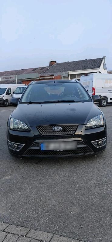 Schwarz Gebraucht 2006 Ford Focus Kombi | 700 € (Superpreis) - Bild 1/4