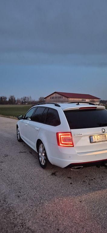 Gebraucht Skoda Octavia RS 184 PS (135 kW) 2016 Weiß Kleinwagen