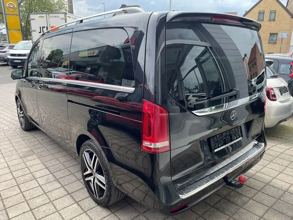 Gebraucht Mercedes V300 237 PS (174 kW) 2022 Obsidianschwarz metallic Van / Kleinbus