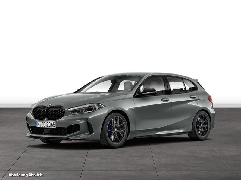 Grau Gebraucht 2024 BMW M135 Kleinwagen | 43.585 € (Etwas zu teuer) - Bild 1/3