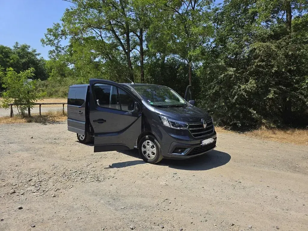 Gebraucht Renault Trafic 150 PS (110 kW) 2022 Grau Van / Kleinbus