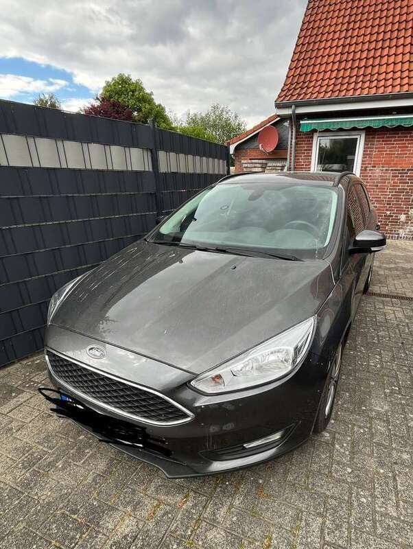 Grau Gebraucht 2015 Ford Focus Business Edition Kombi | 5.900 € (Guter Preis) - Bild 1/4