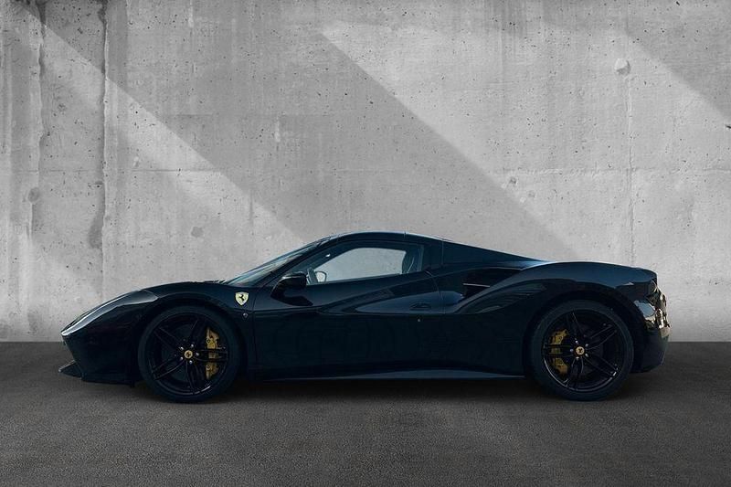Gebraucht Ferrari 488 670 PS (492 kW) 2018 Schwarz Cabrio