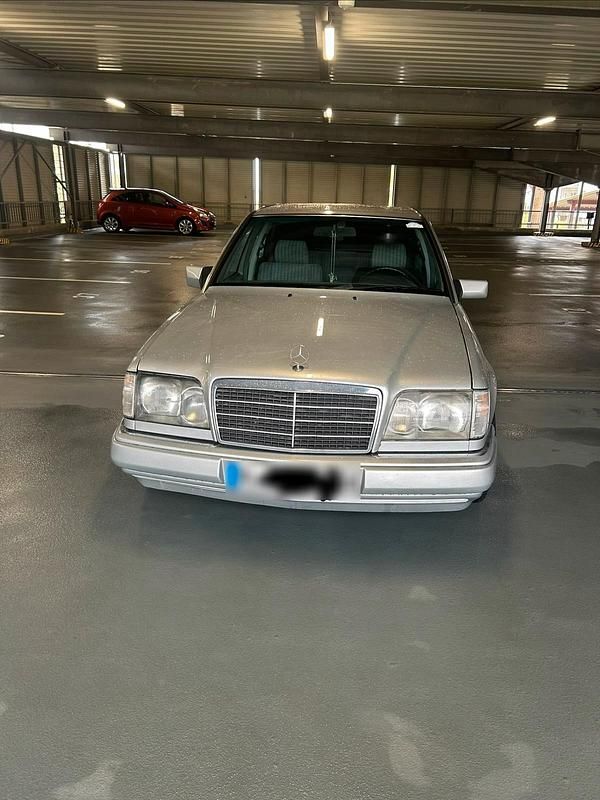 Gebraucht Mercedes E300 110 PS (80 kW) 1991 Grau Limousine