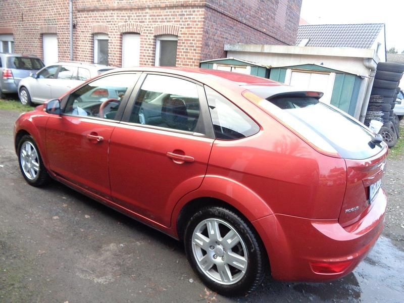 Gebraucht Ford Focus 100 PS (73 kW) 2008 Rot Limousine