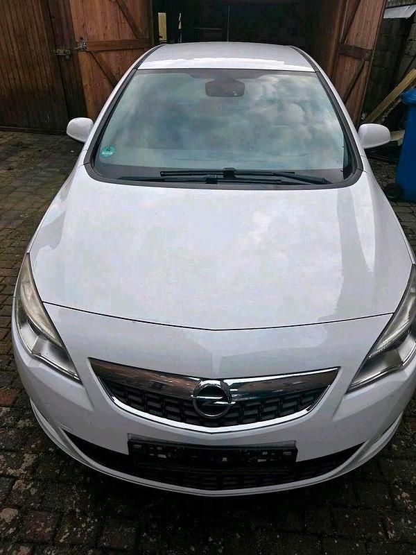 Gebraucht Opel Astra 125 PS (91 kW) 2011 Weiß Limousine