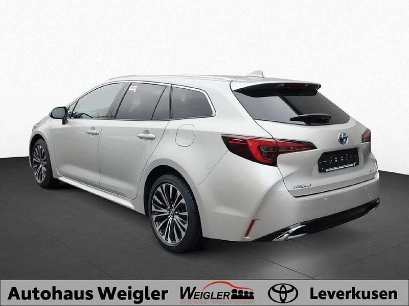 Neu Toyota Corolla 196 PS (144 kW) 2025 Silber Limousine