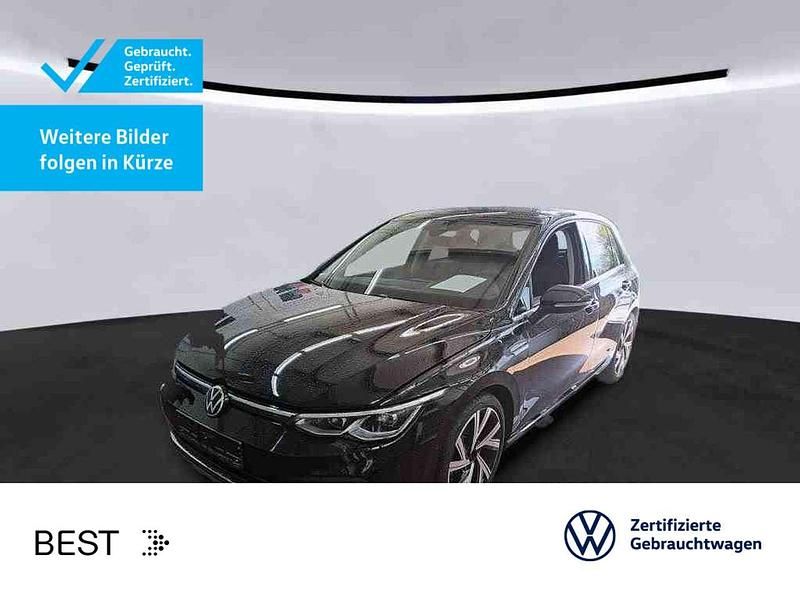 Deep black perleffekt (metallic) Gebraucht 2022 VW Golf VIII Style Limousine | 26.999 € (Guter Preis) - Bild 1/3