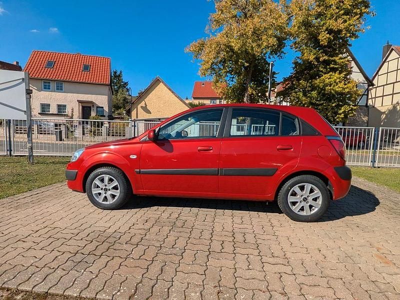 Gebraucht Kia Rio EX 97 PS (71 kW) 2008 Rot Limousine