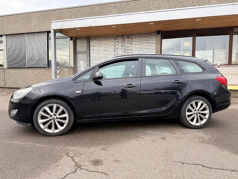 Gebraucht Opel Astra Edition 160 PS (117 kW) 2011 Schwarz Kombi
