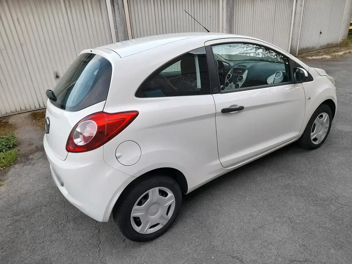 Gebraucht Ford Ka 69 PS (50 kW) 2015 Weiß Kleinwagen