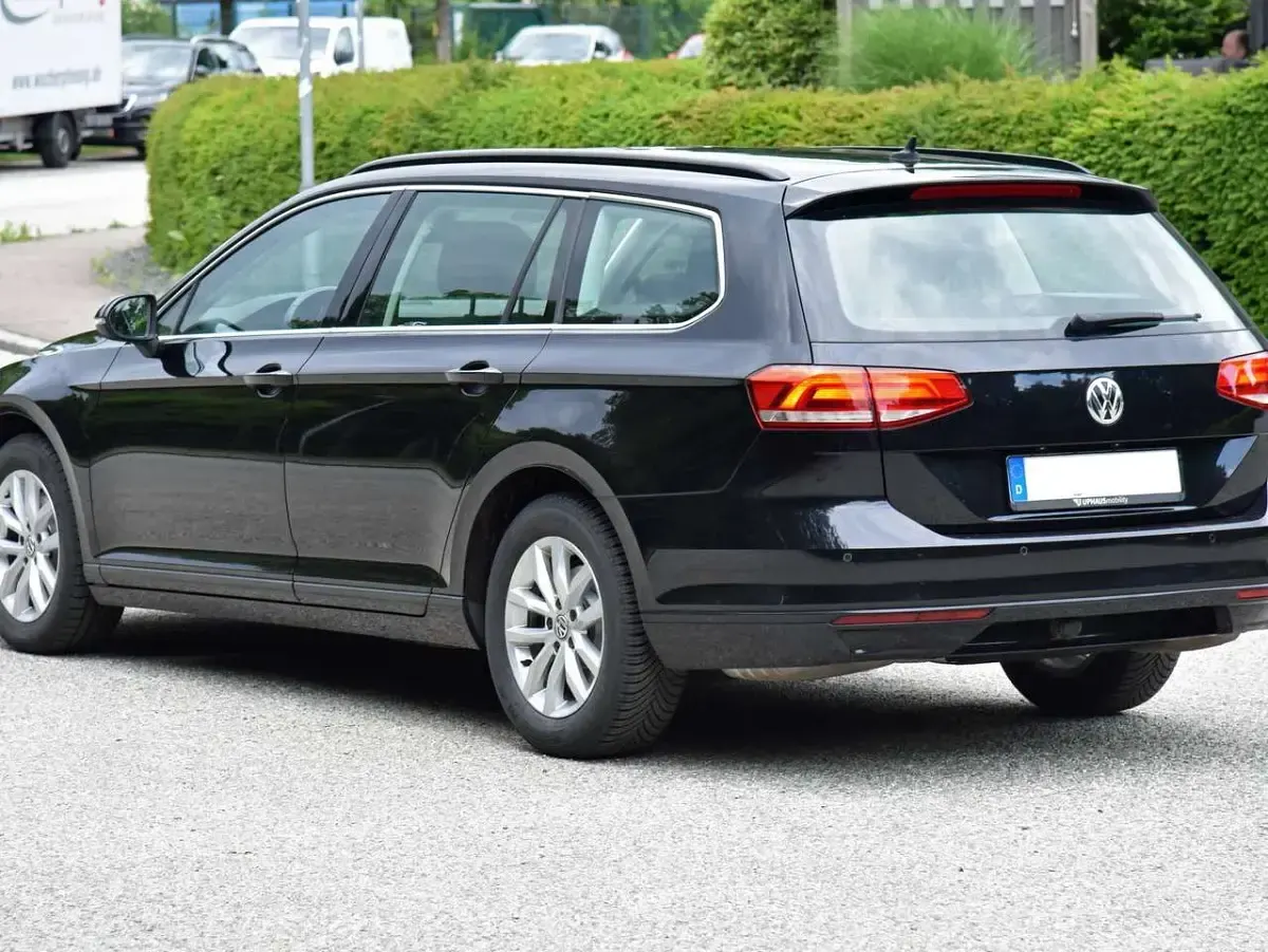 Gebraucht VW Passat Comfortline 150 PS (110 kW) 2019 Schwarz Kombi