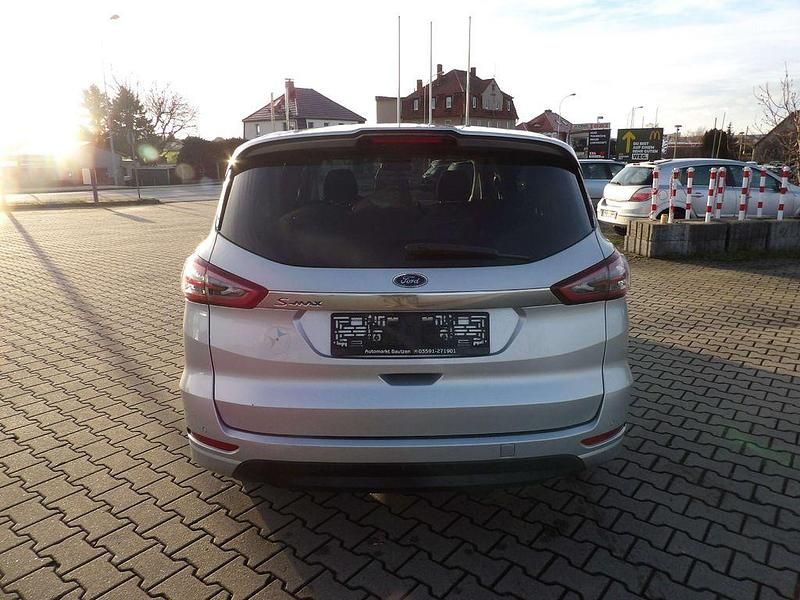 Gebraucht Ford S-MAX Titanium 160 PS (117 kW) 2016 Silber Van / Kleinbus