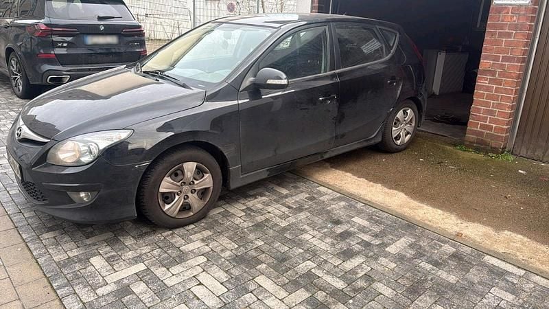 Gebraucht Hyundai i30 109 PS (80 kW) 2011 Schwarz Kombi