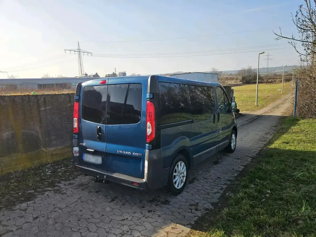 Gebraucht Opel Vivaro 115 PS (84 kW) 2008 Blau Van / Kleinbus
