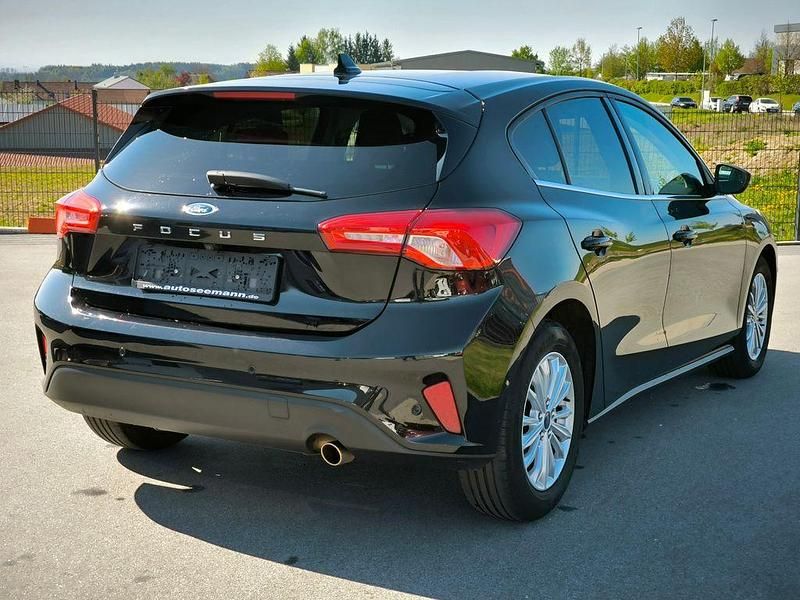 Usado Ford Focus Titanium 125 CV (91 kW) 2021 Negro Berlina