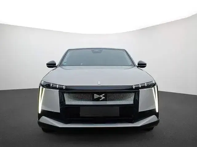 Gebraucht DS Automobiles N°8 180 kW (245 PS) 2025 Grau SUV