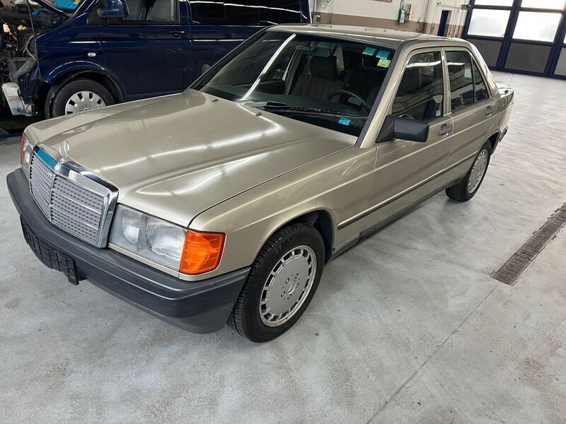 Silber Gebraucht 1988 Mercedes 190 Limousine | 6.950 € - Bild 1/4