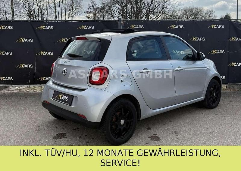 Używany Smart ForFour Passion 90 KM (66 kW) 2016 Srebrny Hatchback