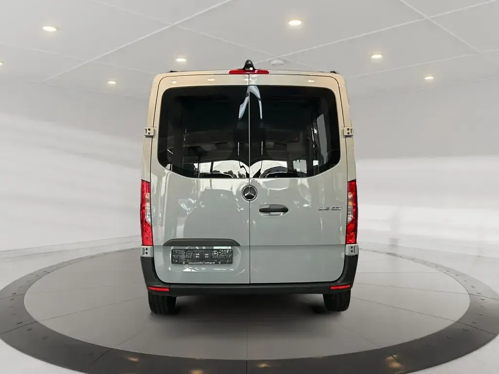 Gebraucht Mercedes Sprinter 150 PS (110 kW) 2023 Silbergrau Van