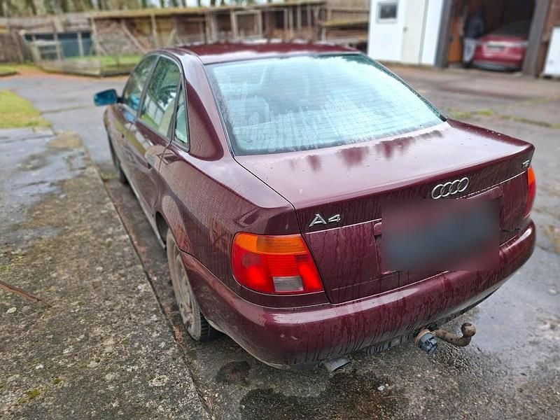 Usata Audi A4 105 CV (77 kW) 1995 Andere farben Berlina