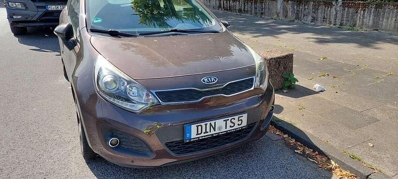 Rıo Gebraucht 2012 Kia Rio 3 Limousine | 3.700 € (Guter Preis) - Bild 1/4