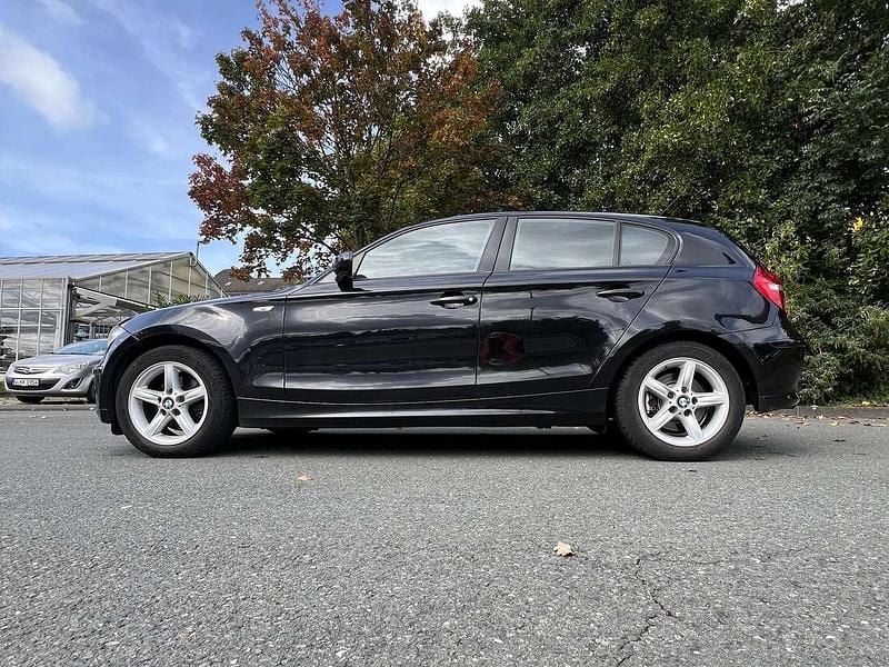 Schwarz Gebraucht 2007 BMW 120 Kleinwagen | 3.400 € (Fairer Preis) - Bild 1/4