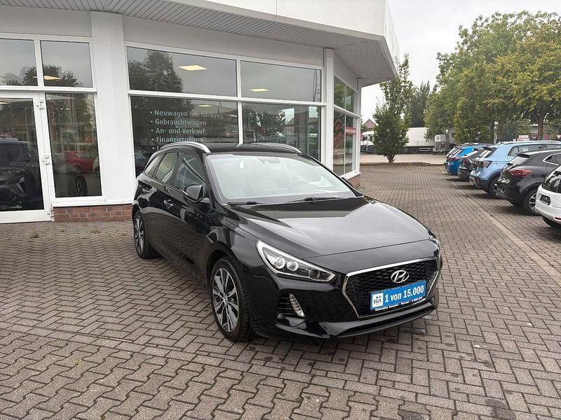 Schwarz Gebraucht 2017 Hyundai i30 Trend Kombi | 13.950 € (Fairer Preis) - Bild 1/4